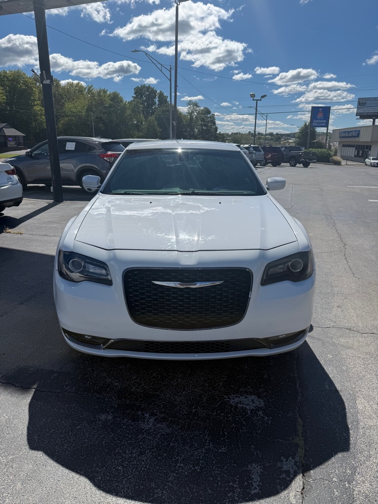 Photo 3 of this CHRYSLER 300