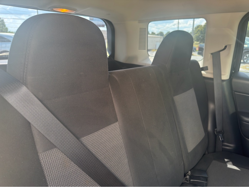 Photo 25 of this JEEP PATRIOT