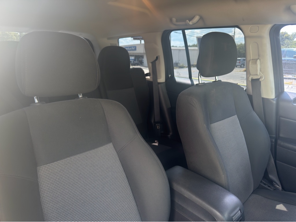 Photo 28 of this JEEP PATRIOT