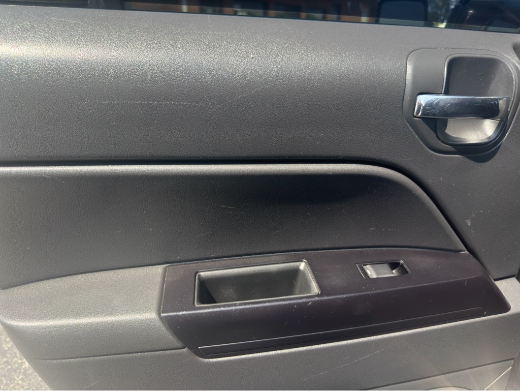 Photo 22 of this JEEP PATRIOT