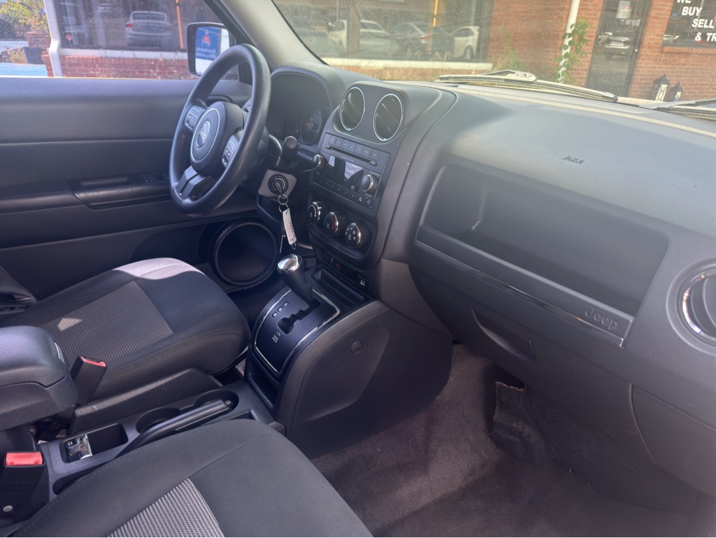 Photo 27 of this JEEP PATRIOT