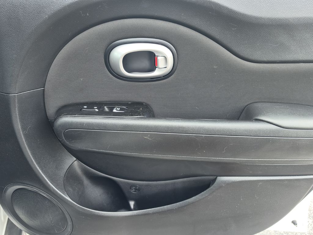 Photo 33 of this KIA SOUL