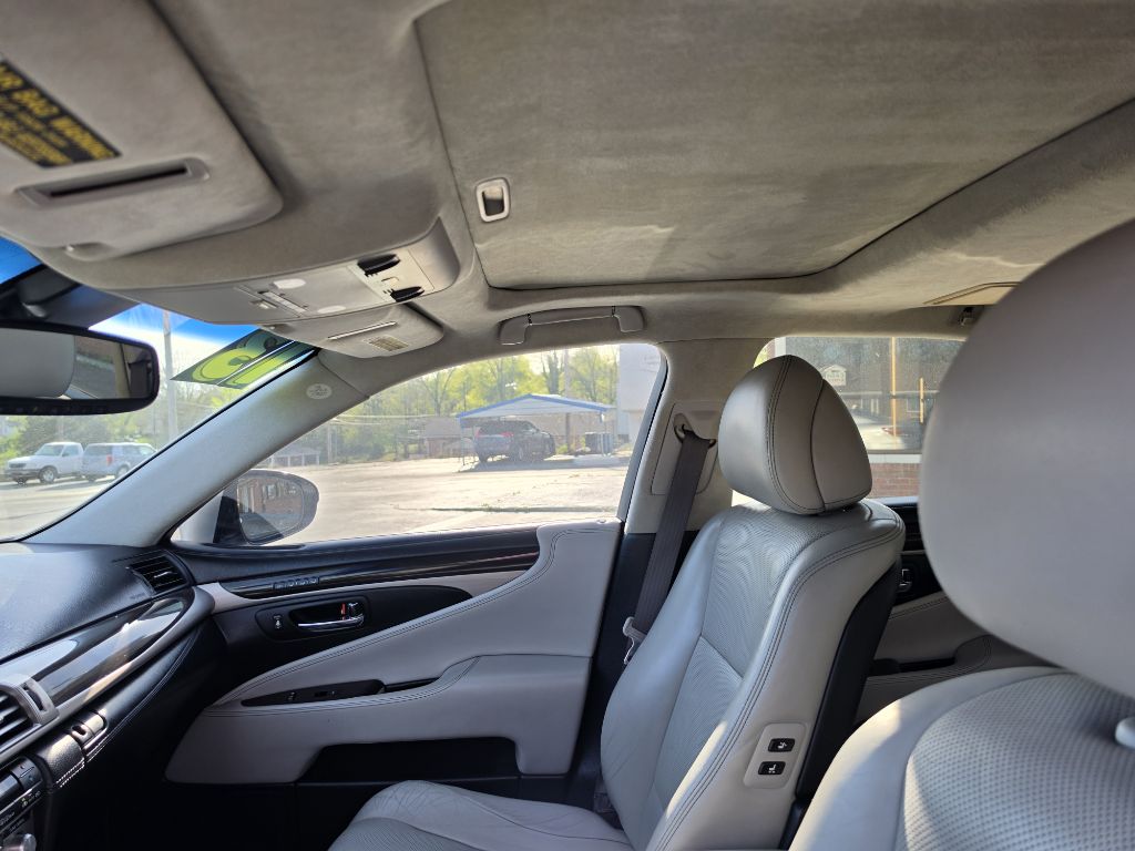 Photo 23 of this LEXUS LS
