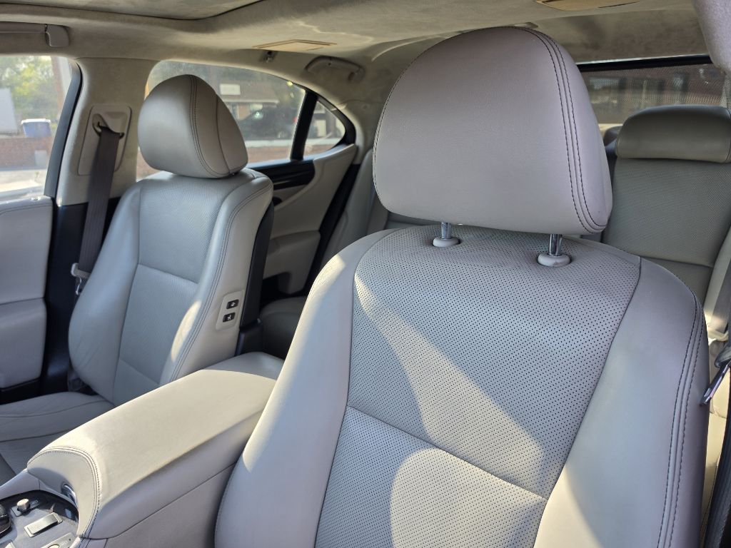 Photo 21 of this LEXUS LS
