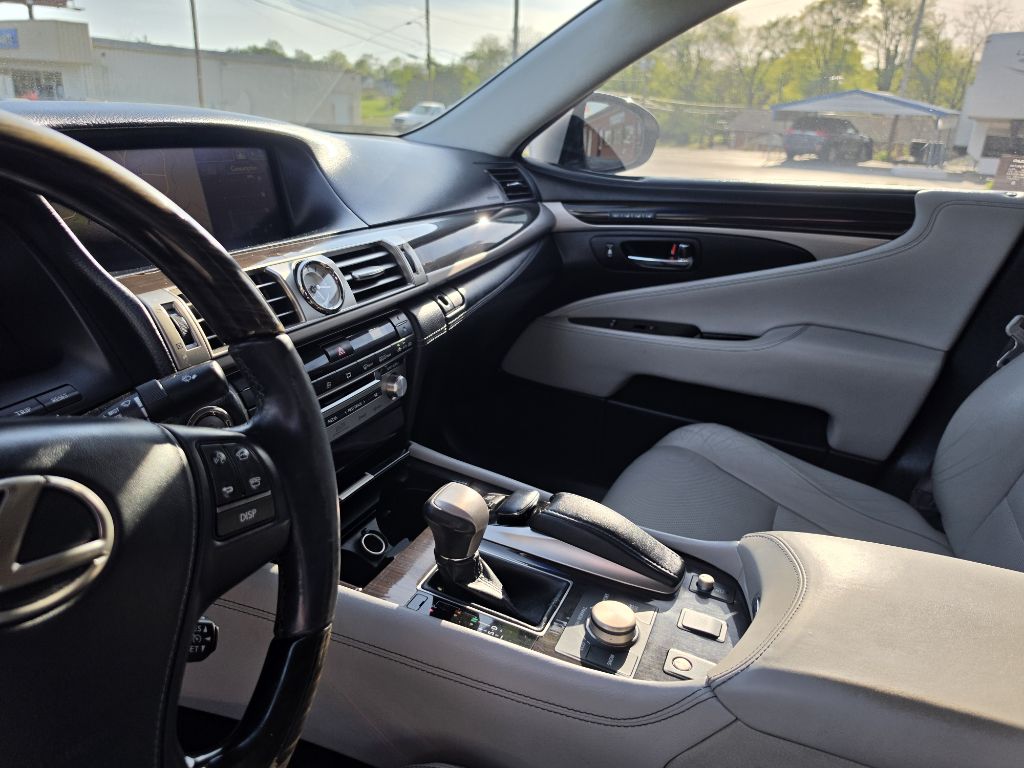 Photo 22 of this LEXUS LS