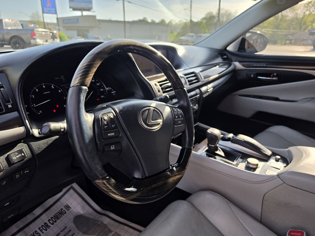 Photo 20 of this LEXUS LS