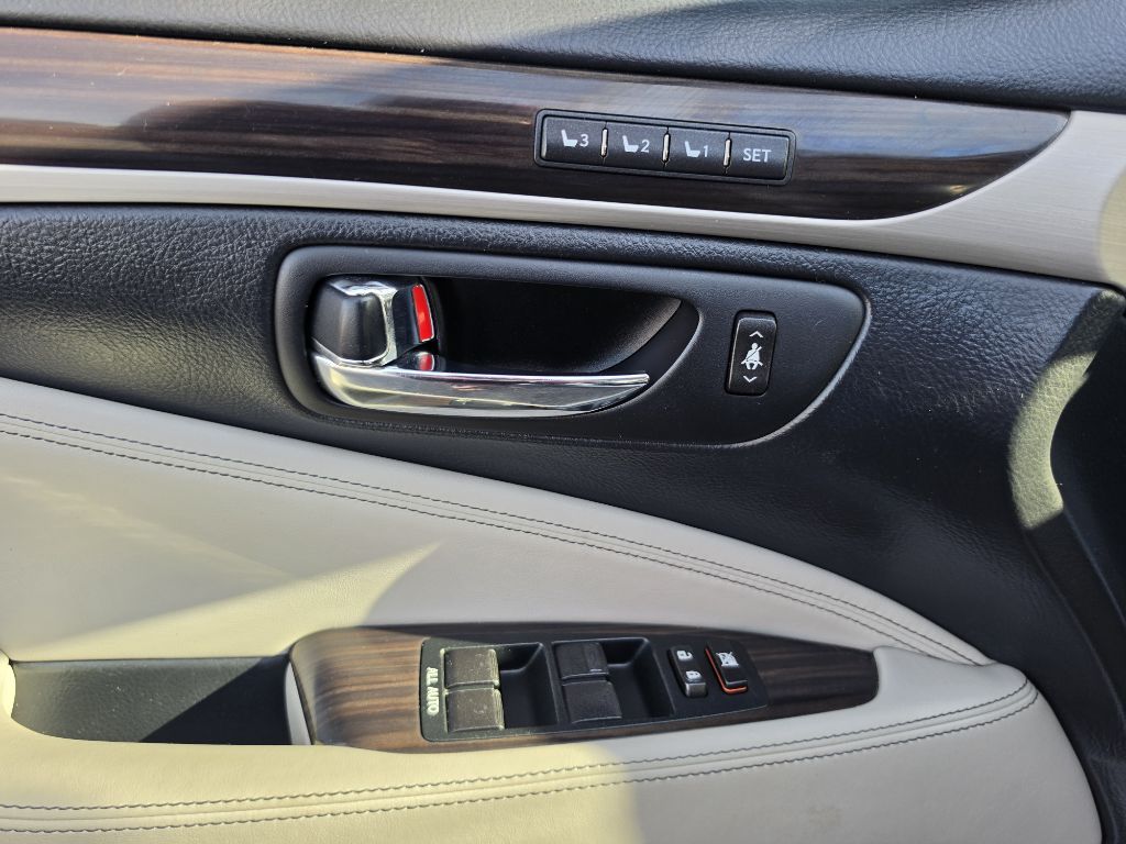 Photo 17 of this LEXUS LS