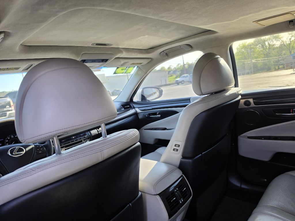 Photo 26 of this LEXUS LS
