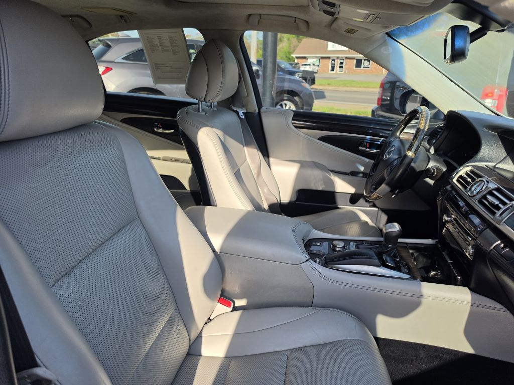 Photo 32 of this LEXUS LS