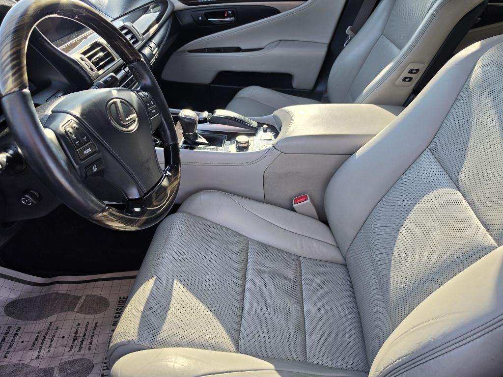 Photo 24 of this LEXUS LS