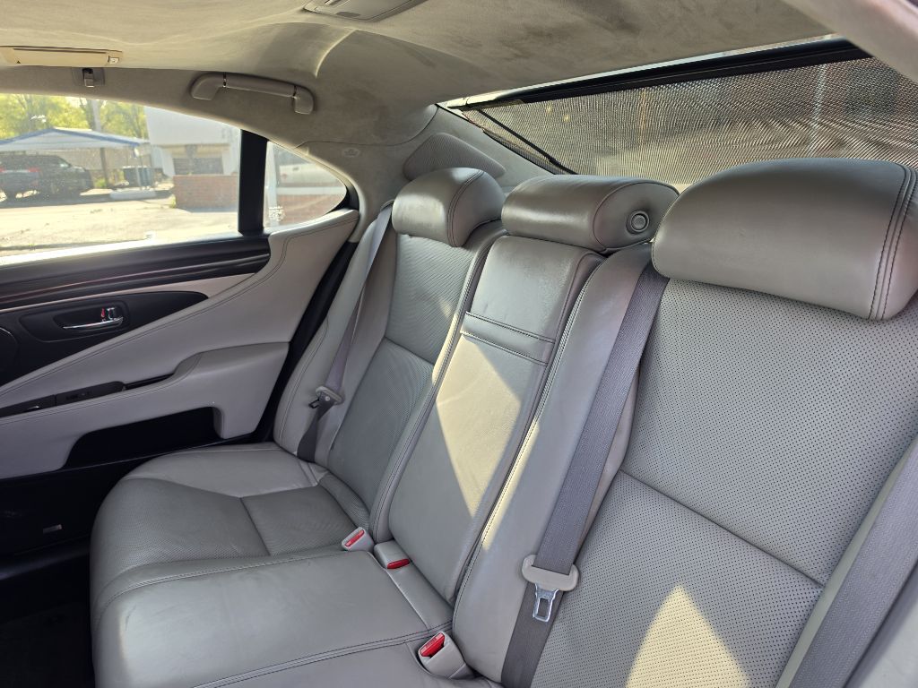 Photo 27 of this LEXUS LS