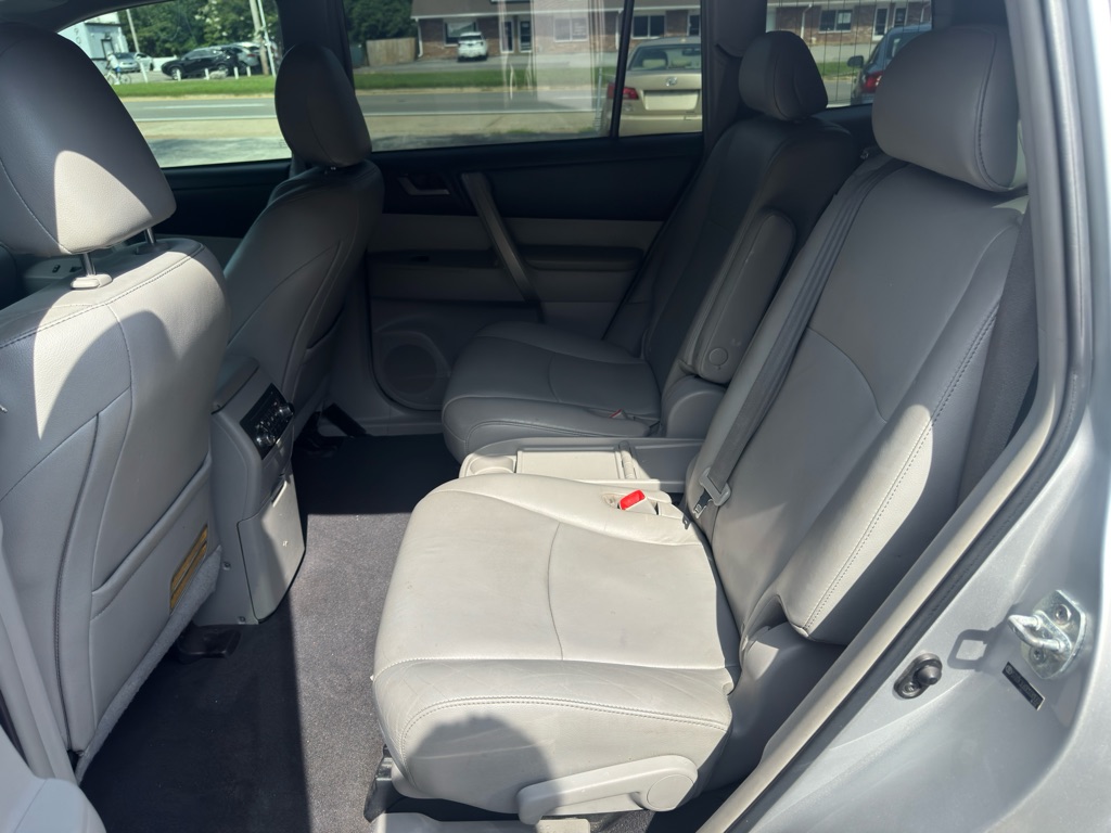 Photo 24 of this TOYOTA HIGHLANDER