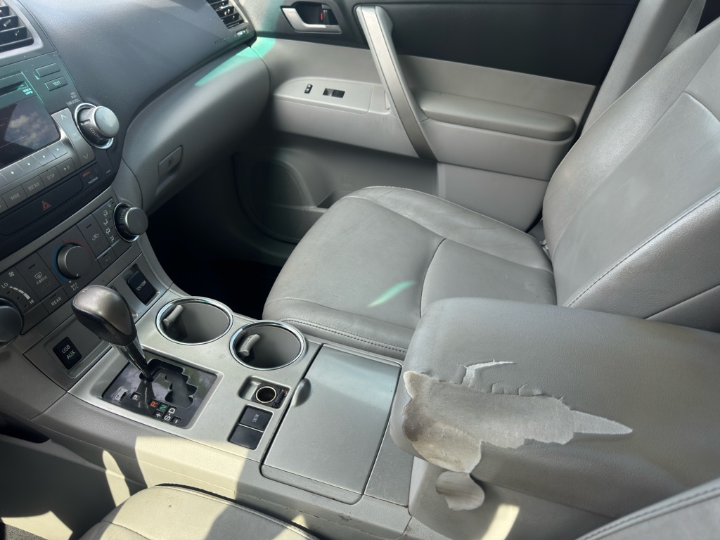 Photo 13 of this TOYOTA HIGHLANDER