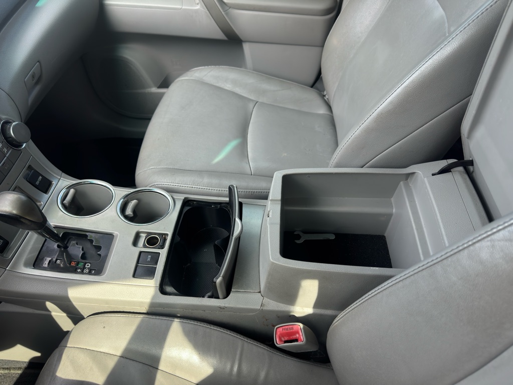 Photo 14 of this TOYOTA HIGHLANDER