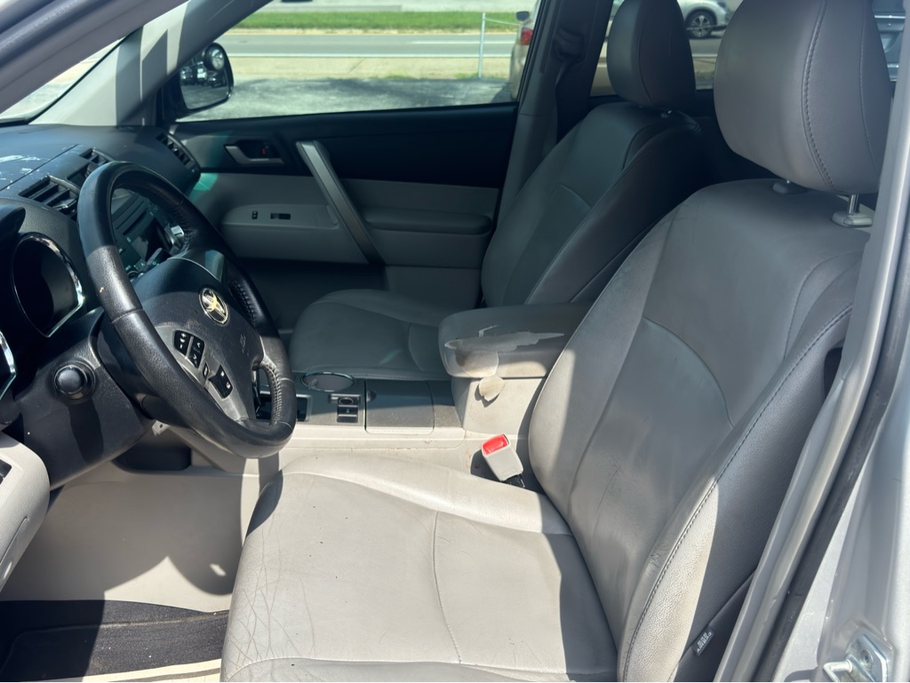Photo 12 of this TOYOTA HIGHLANDER