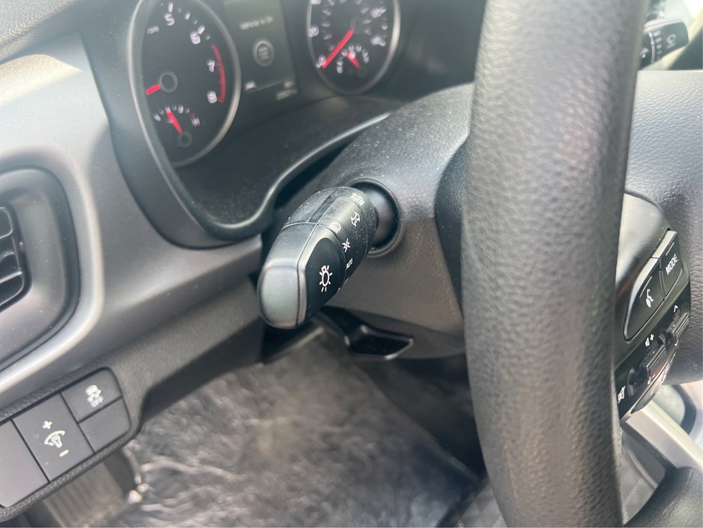 Photo 15 of this KIA RIO
