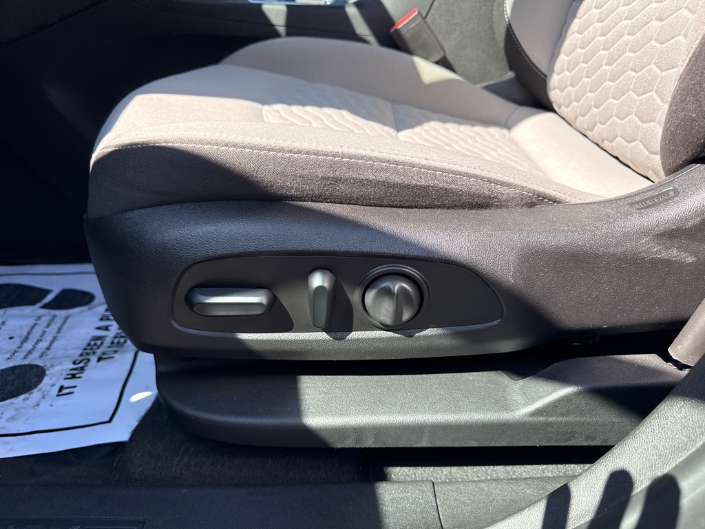 Photo 20 of this CHEVROLET EQUINOX