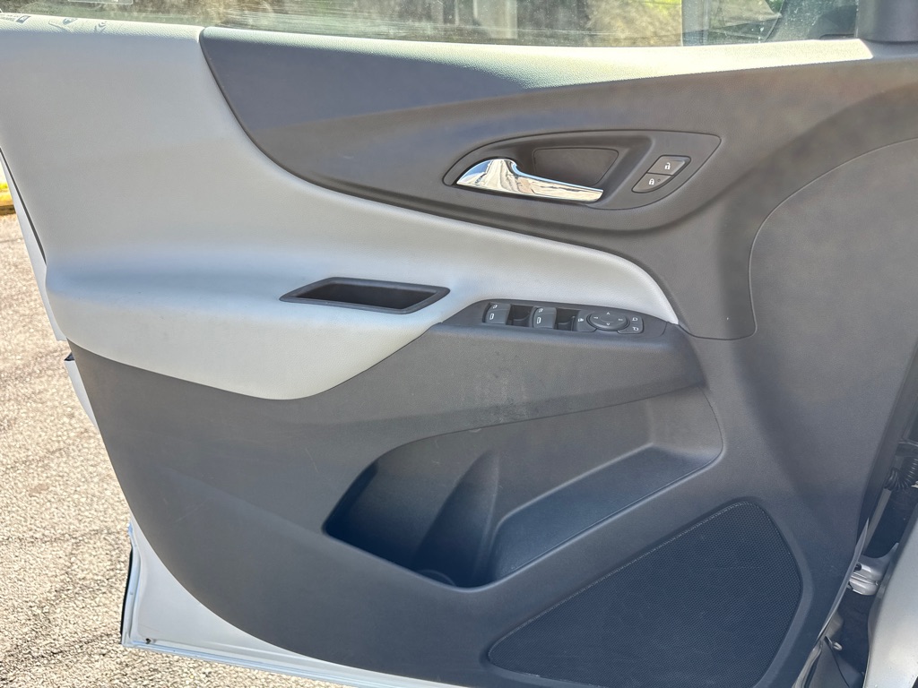 Photo 19 of this CHEVROLET EQUINOX
