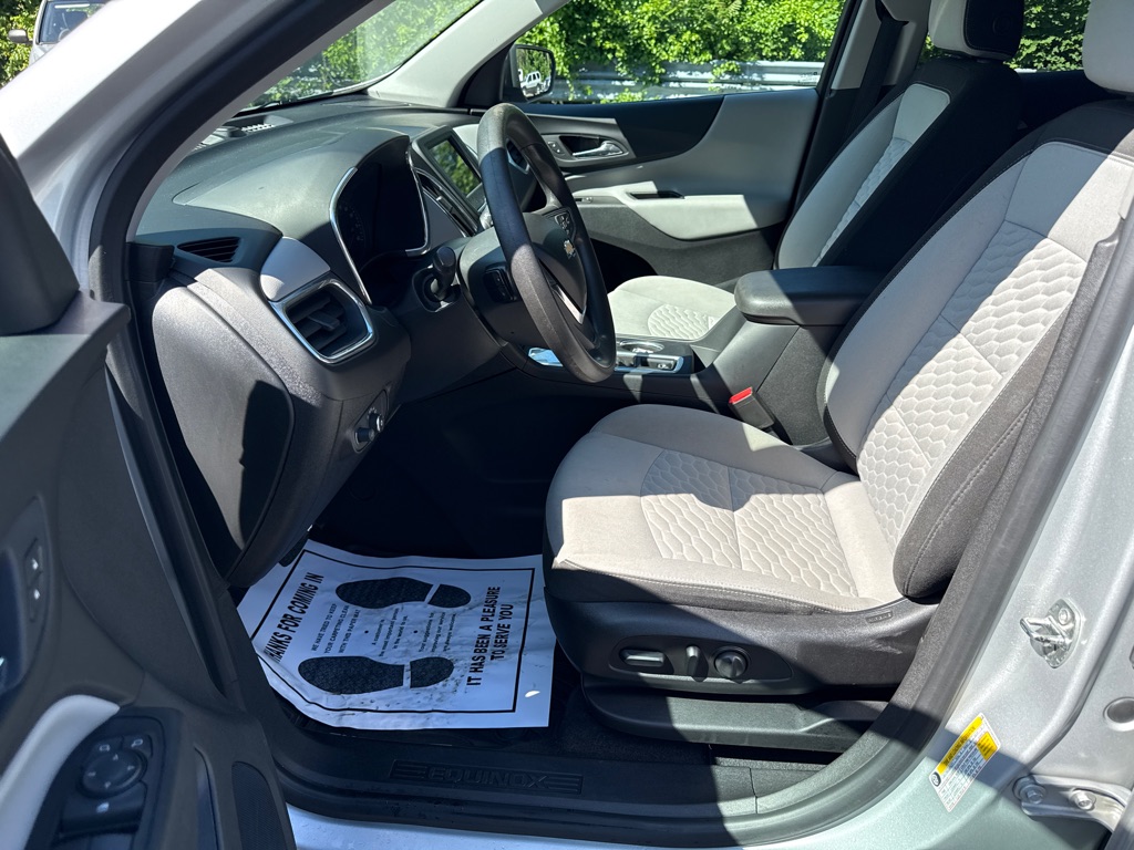 Photo 5 of this CHEVROLET EQUINOX
