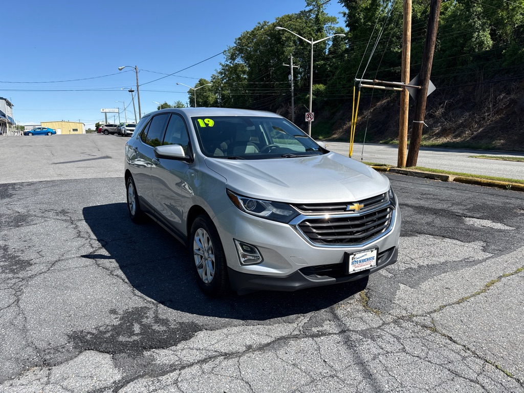 Photo 2 of this CHEVROLET EQUINOX