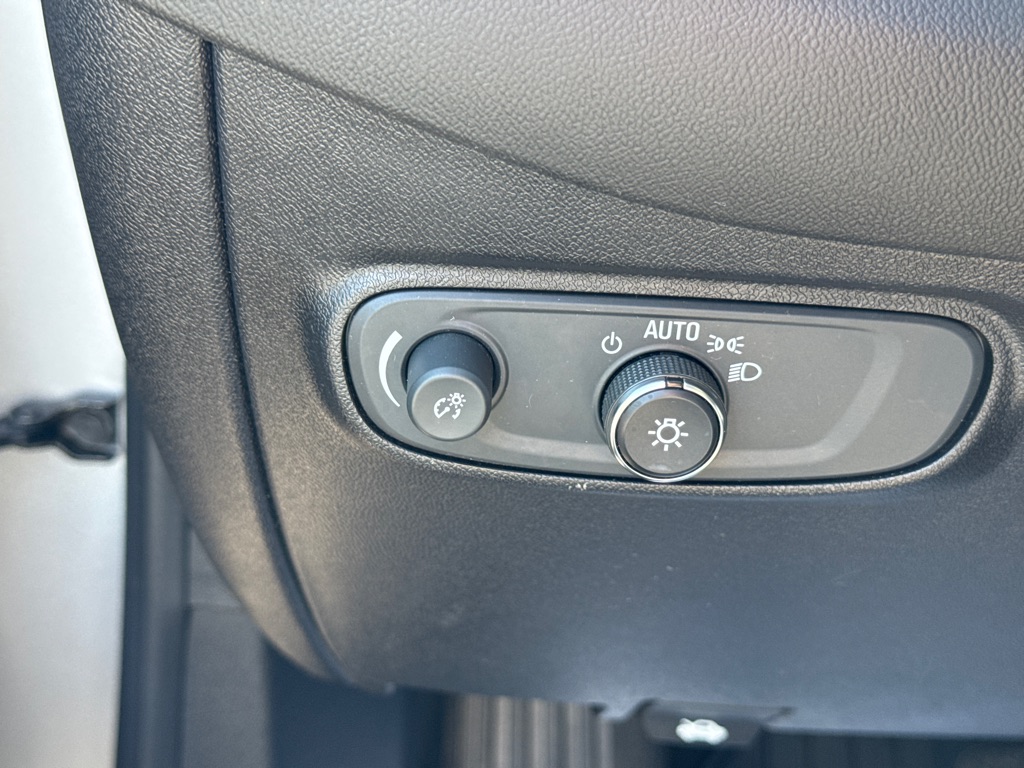 Photo 18 of this CHEVROLET EQUINOX