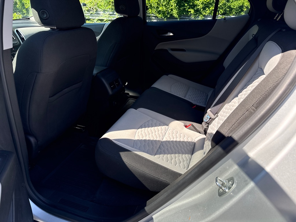 Photo 6 of this CHEVROLET EQUINOX