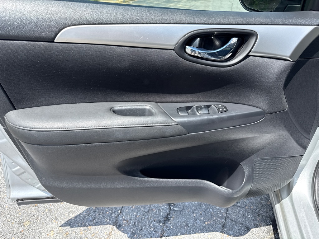 Photo 19 of this NISSAN SENTRA