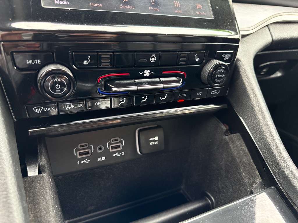 Photo 17 of this JEEP GRAND CHEROKEE