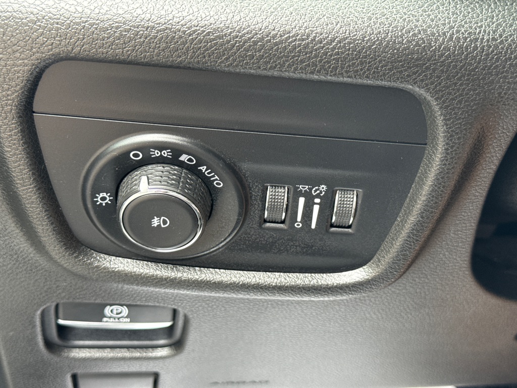Photo 21 of this JEEP GRAND CHEROKEE
