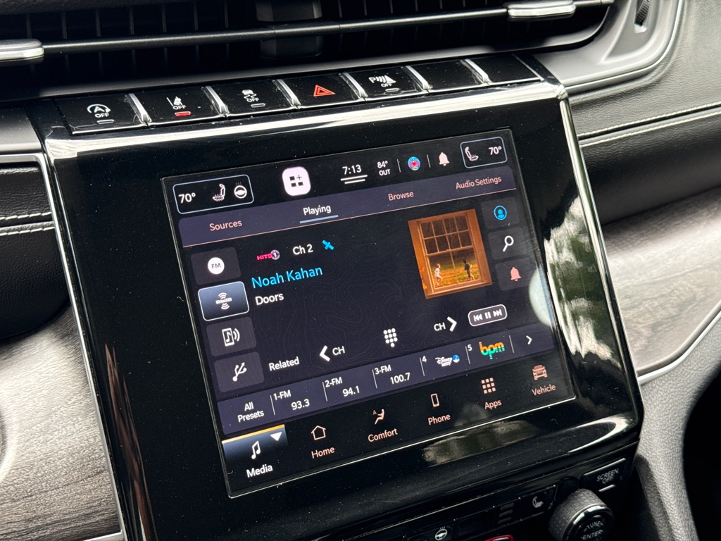 Photo 16 of this JEEP GRAND CHEROKEE