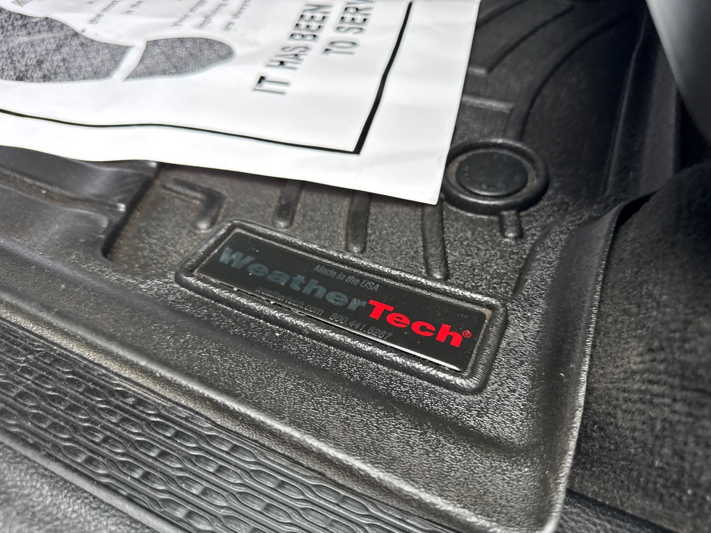 Photo 24 of this JEEP GRAND CHEROKEE