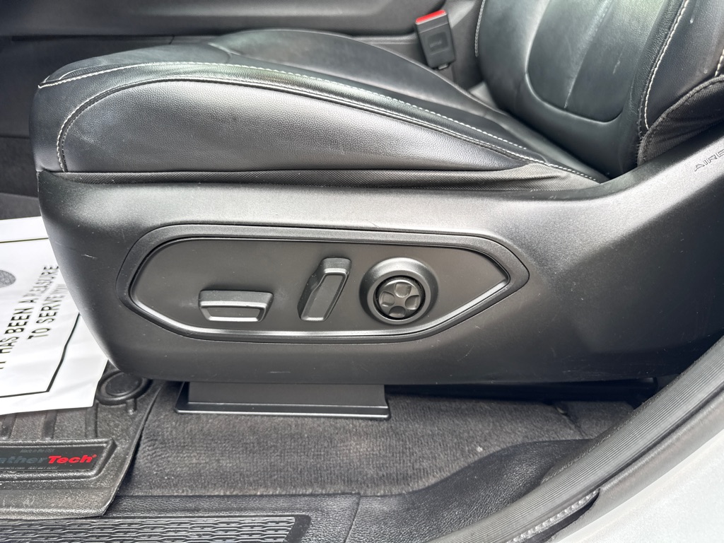 Photo 23 of this JEEP GRAND CHEROKEE