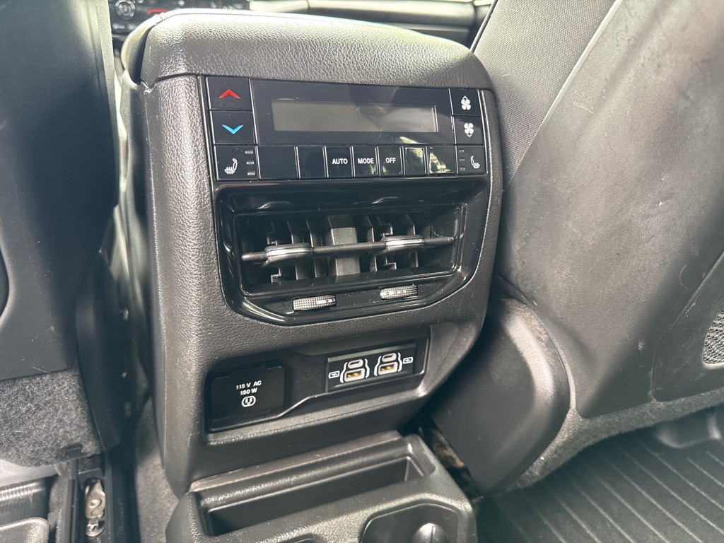 Photo 14 of this JEEP GRAND CHEROKEE