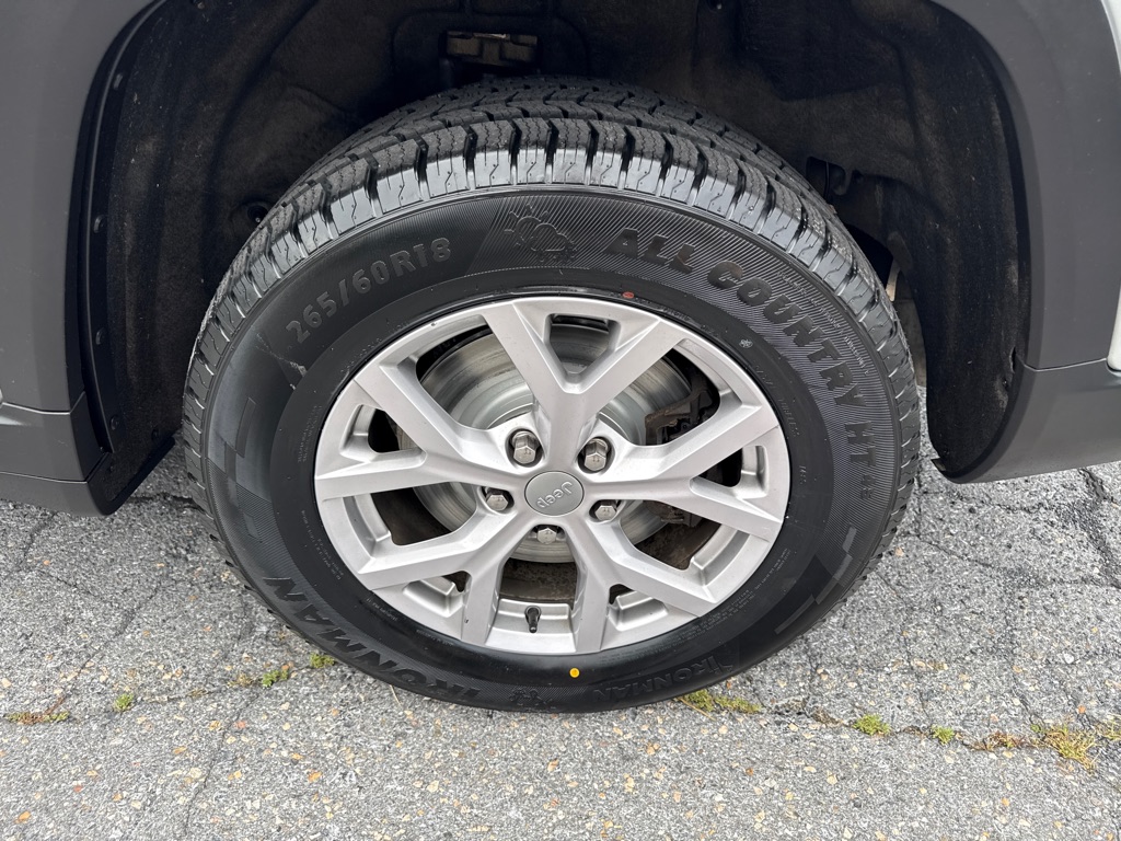 Photo 12 of this JEEP GRAND CHEROKEE