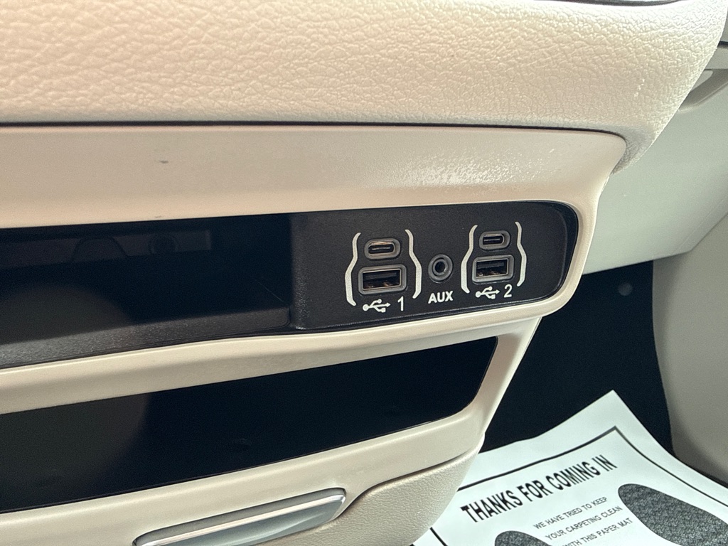 Photo 17 of this CHRYSLER VOYAGER