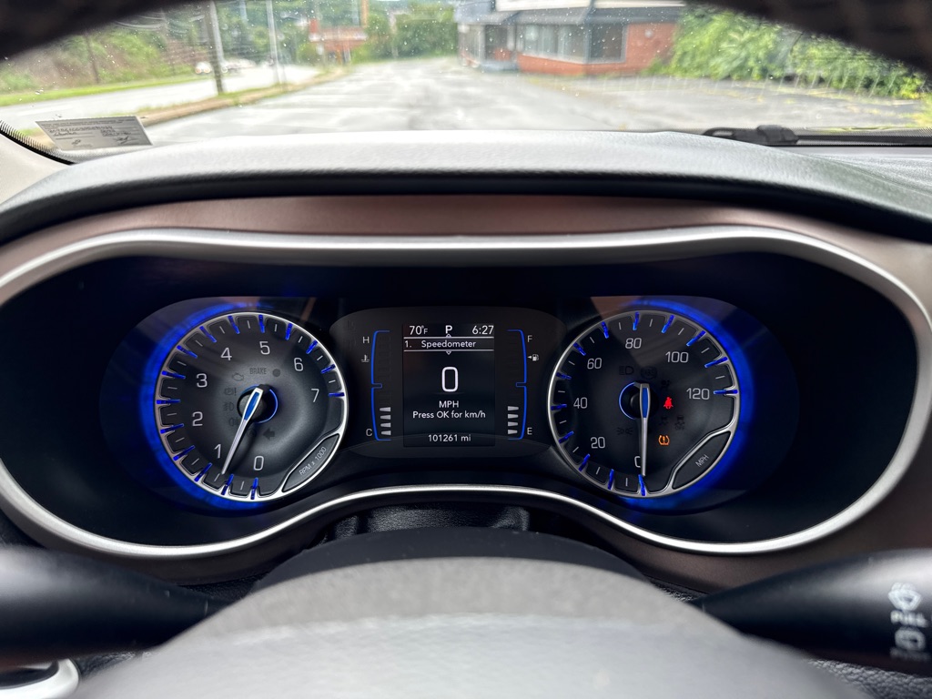 Photo 19 of this CHRYSLER VOYAGER