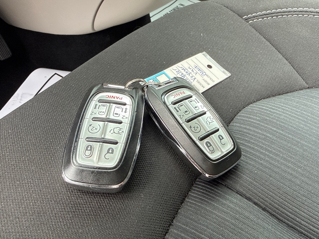 Photo 24 of this CHRYSLER VOYAGER