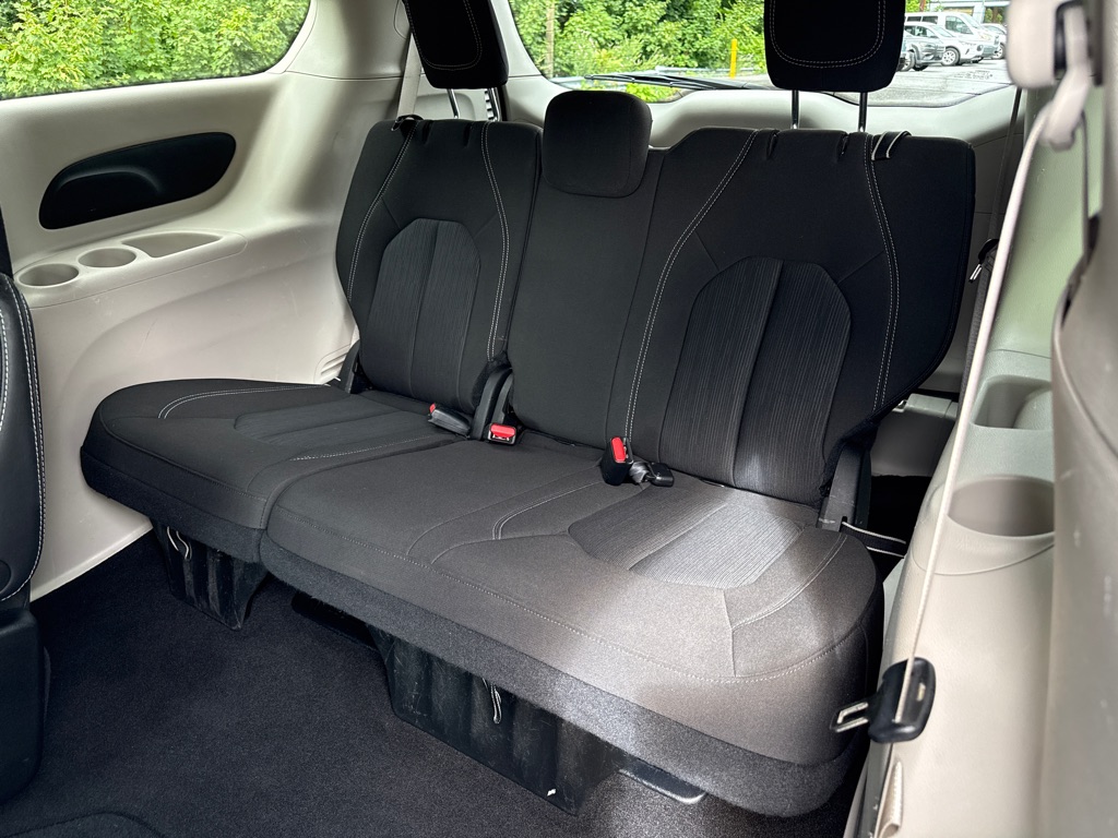 Photo 7 of this CHRYSLER VOYAGER