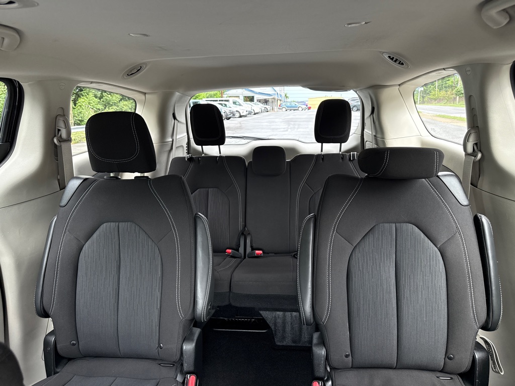 Photo 14 of this CHRYSLER VOYAGER