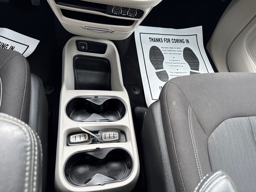 Photo 18 of this CHRYSLER VOYAGER