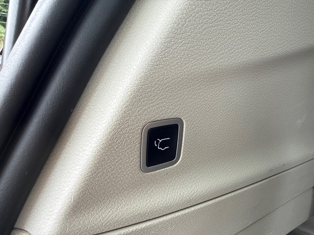 Photo 11 of this CHRYSLER VOYAGER