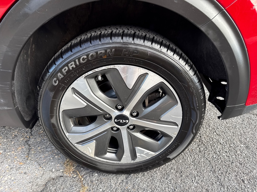 Photo 11 of this KIA NIRO