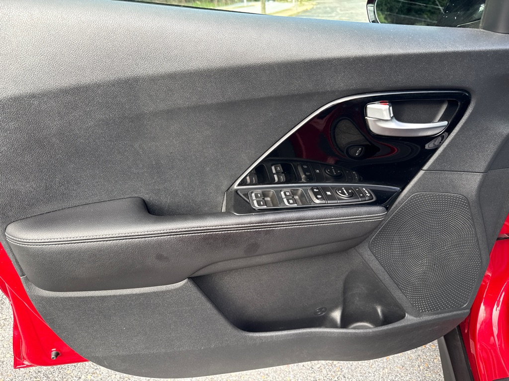 Photo 22 of this KIA NIRO