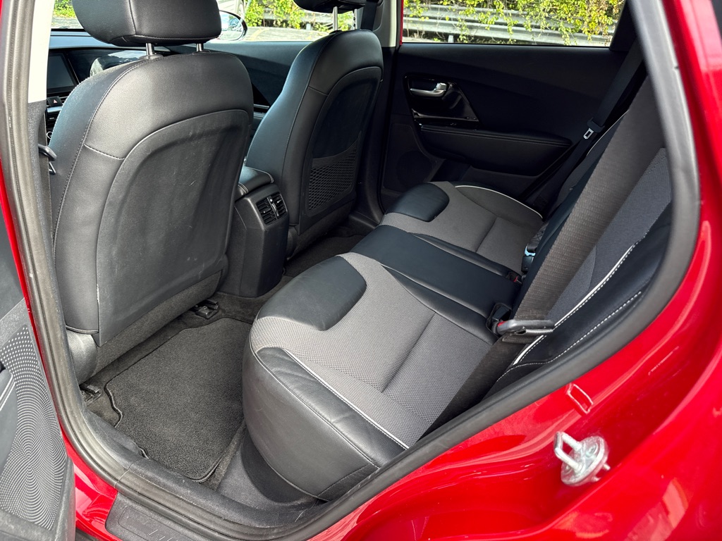 Photo 6 of this KIA NIRO