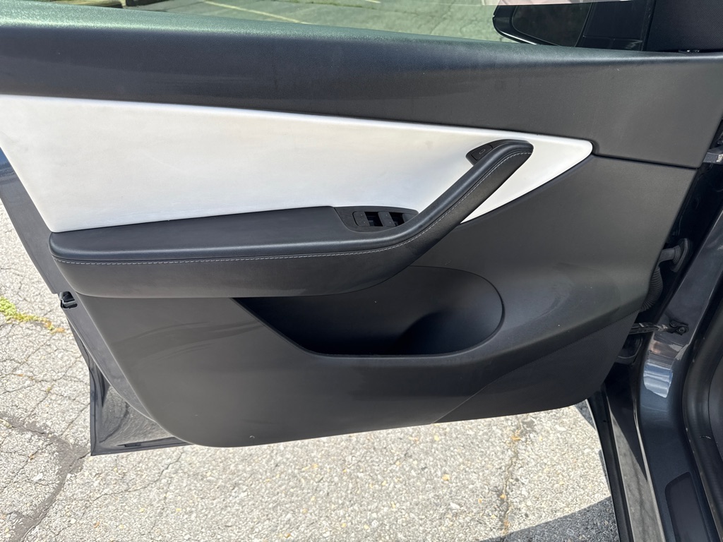 Photo 22 of this TESLA MODEL Y