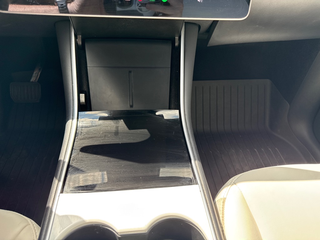 Photo 19 of this TESLA MODEL Y