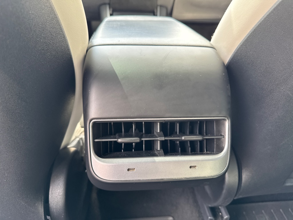 Photo 13 of this TESLA MODEL Y
