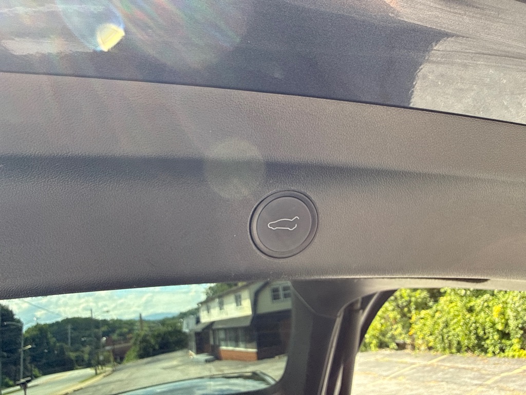 Photo 10 of this TESLA MODEL Y
