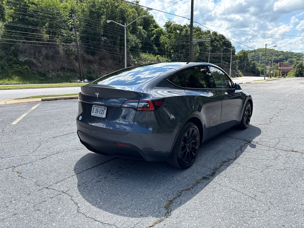 Photo 3 of this TESLA MODEL Y