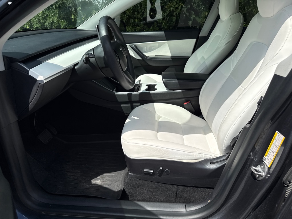 Photo 5 of this TESLA MODEL Y